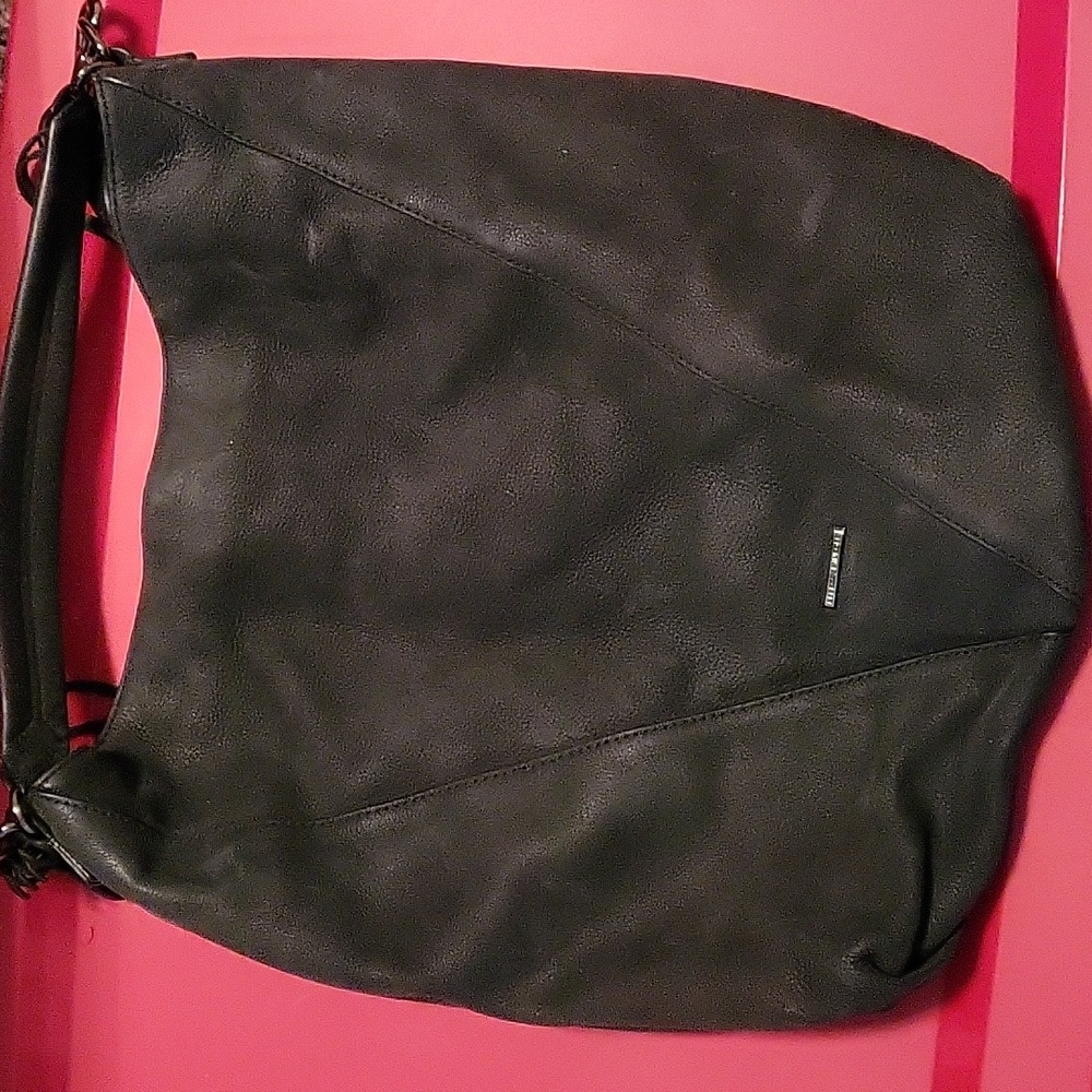 A purse - Picture 2 of 2
